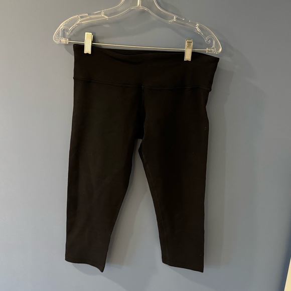 Lululemon Size 8 Capri Leggings 21 inches Black - Picture 2 of 4